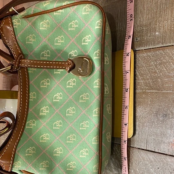 Dooney & Bourke Green and Tan Shoulder Bag (OBO). - Picture 7 of 9